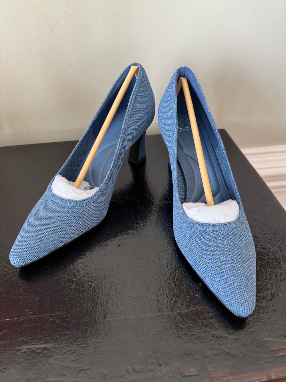 Cozy Island SerenTouch Pointed Toe Heeled Pump in Denim Blue NWOT